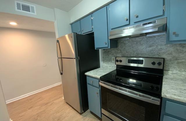 2 beds, 1 bath, $1,100