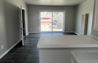 2 beds, 1 bath, $2,250, Unit 3