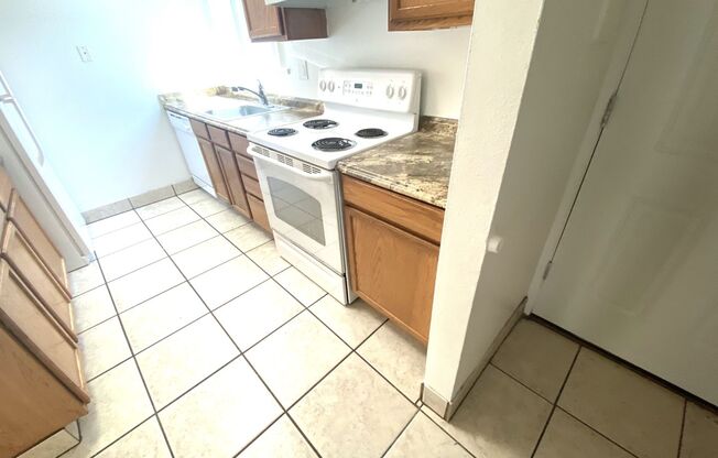 3 beds, 1.5 baths, 1,231 sqft, $2,295, Unit L4