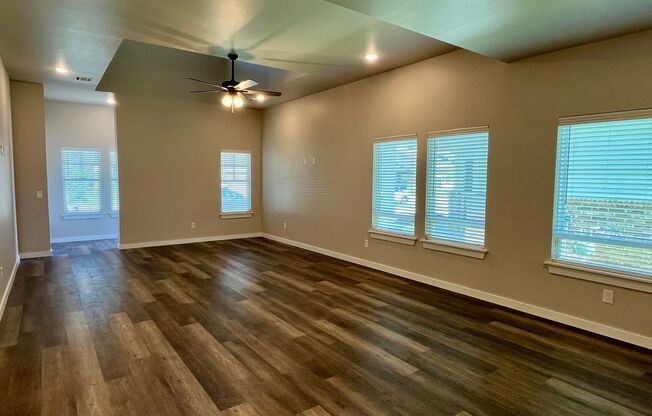 Large 1 Bed, 1 Bath in Beautifully Well-Maintained Neighborhood!! New Construction!!