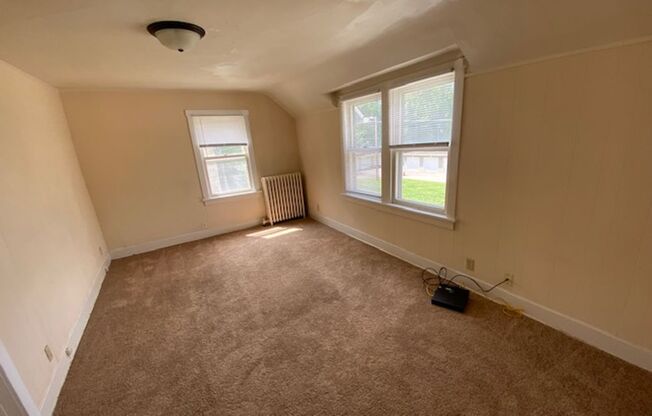 2 beds, 1 bath, $995