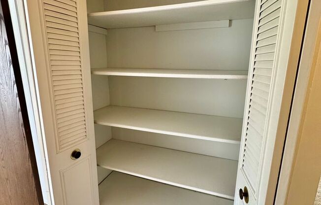 2 beds, 1 bath, 1,000 sqft, $1,295, Unit 617 Flint Rd. #6