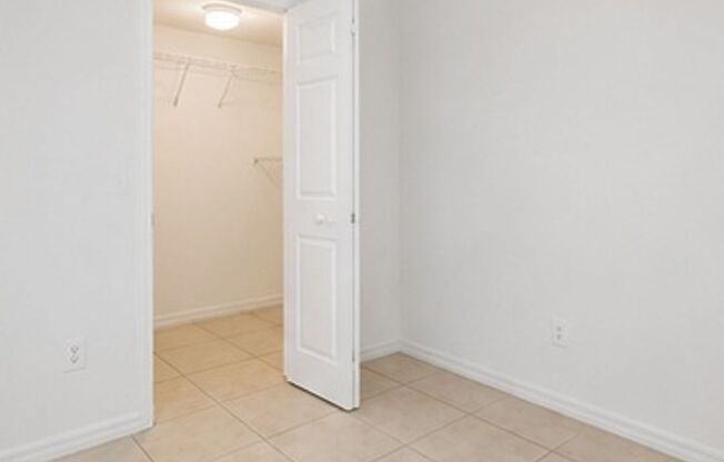 3 beds, 2 baths, 1,079 sqft, $2,600, Unit 13770-204