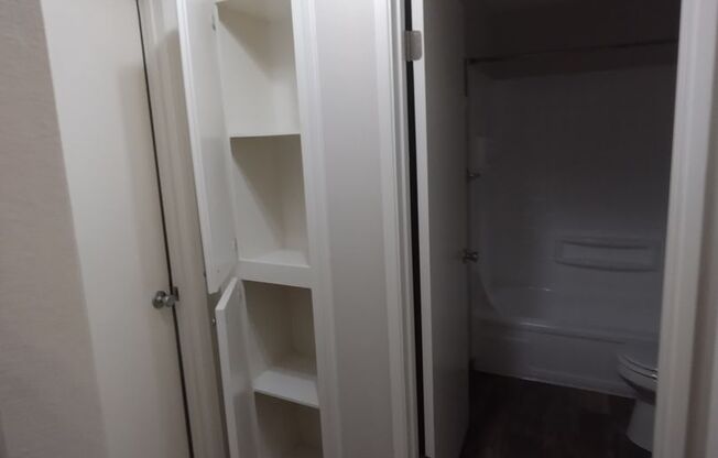 1 bed, 1 bath, 592 sqft, $1,350, Unit 004