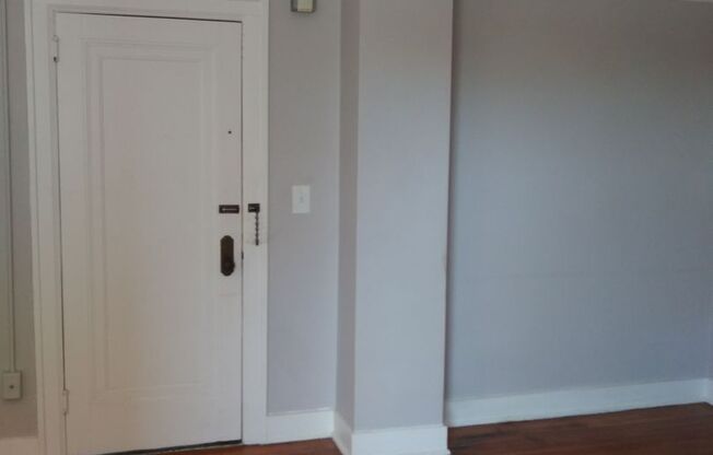 Studio, 1 bath, 315 sqft, $999, Unit 2I