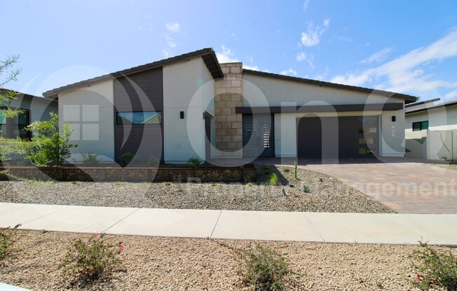 813 E CORRAL RD