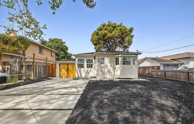 Charming 2 bedroom, 1 bathroom house