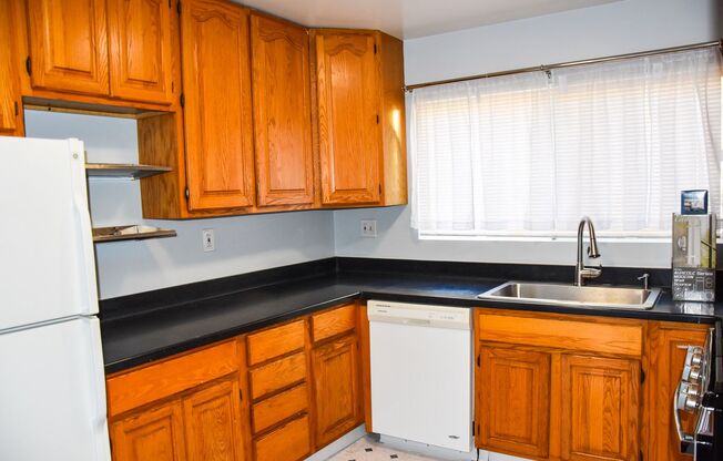 2 beds, 1 bath, $2,995