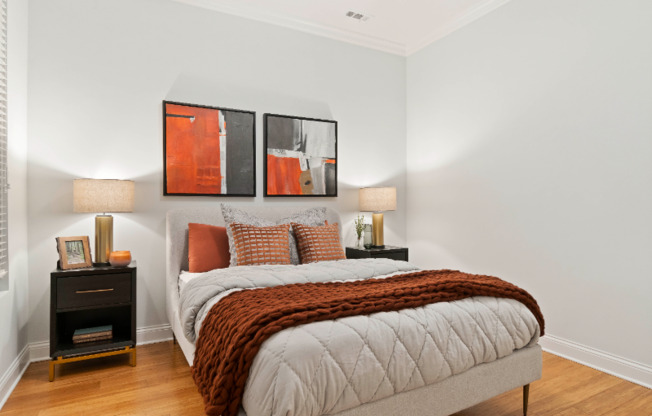 1045 W MONROE