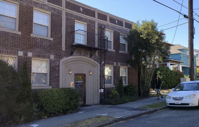 Elwood Apartments
