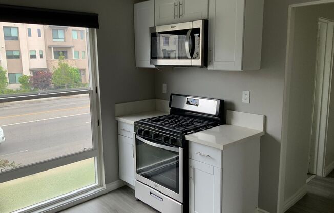 Studio, 1 bath, 368 sqft, $1,495, Unit 27