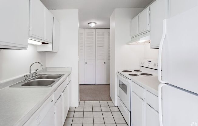 2 beds, 1.5 baths, 1,095 sqft, $1,560, Unit 1004