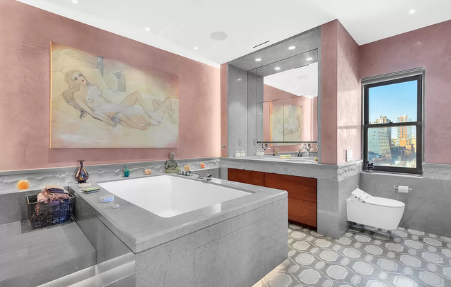 257 W 17 ST