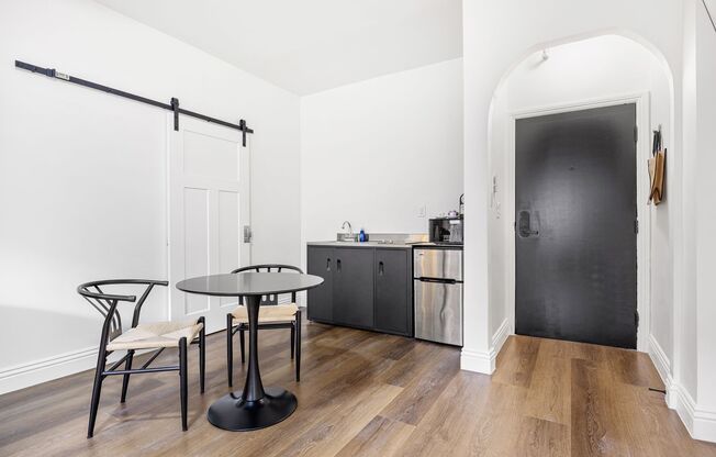 Studio, 1 bath, 540 sqft, $1,950, Unit 106