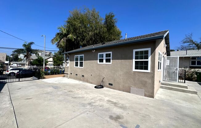 2 beds, 1 bath, $2,995, Unit 1460 Ricardo St.