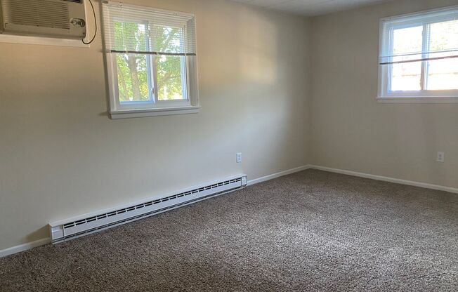 2 beds, 1 bath, $1,625, Unit C04