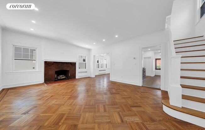 8016 COLONIAL RD