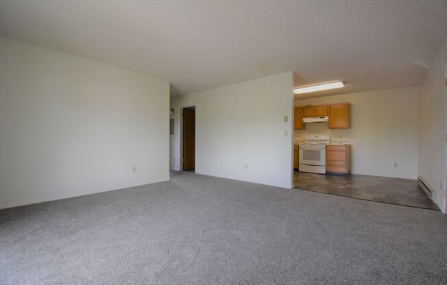 2 beds, 1 bath, $1,700, Unit 66