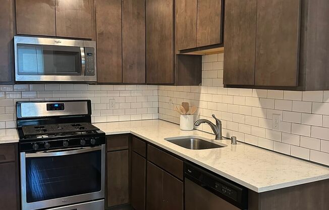 Studio, 1 bath, 600 sqft, $1,049, Unit Unit 315