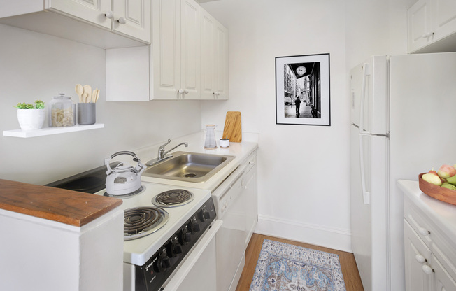 Studio, 1 bath, $3,600, Unit 9B04