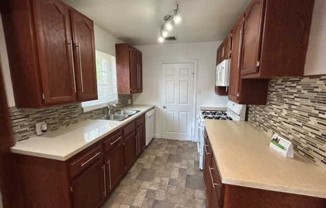 8569 WHITMAN #AVE 5007