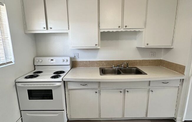 2 beds, 1 bath, 800 sqft, $1,150