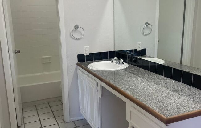 2 beds, 2 baths, 940 sqft, $1,530, Unit OCR-219