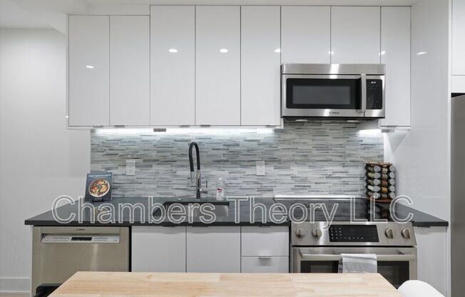 4 R ST NW