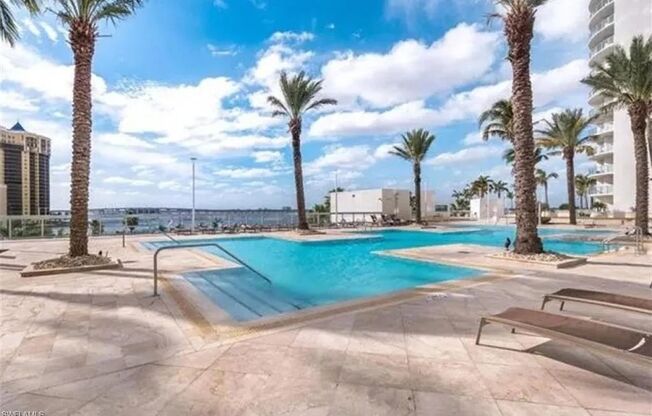 3000 Oasis Grand BLVD