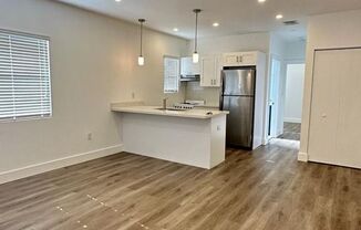 Great 1 Bed Room - Wood Floors - Small Building