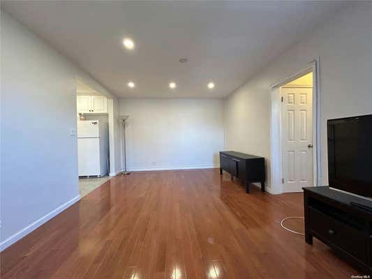 1 bed, 1 bath, $2,300, Unit C61