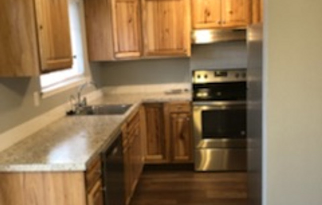 2 beds, 1 bath, 945 sqft, $1,575, Unit 085