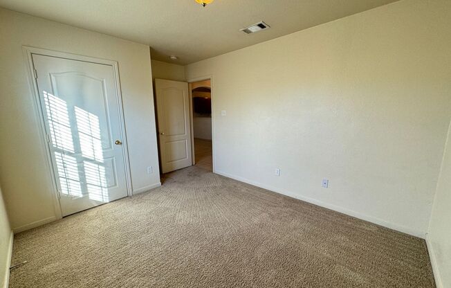 3 beds, 2 baths, 1,178 sqft, $925, Unit Apt B