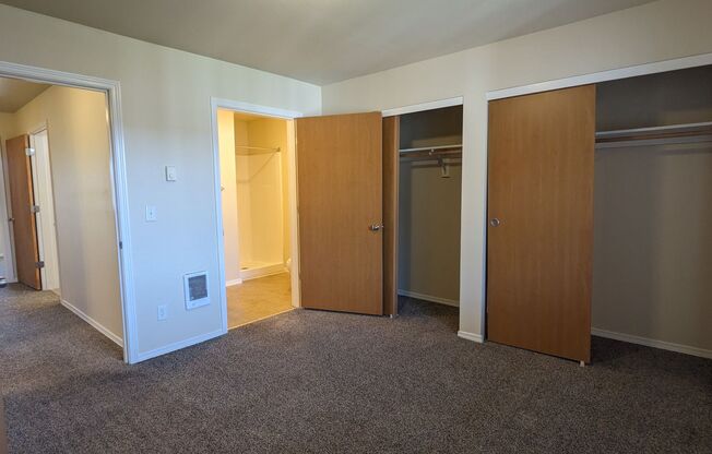 3 beds, 2 baths, 1,180 sqft, $1,695, Unit B303