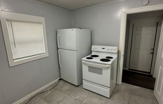 2 beds, 1 bath, $1,100