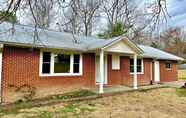 Classic Brick Ranch in the heart of Hendersonville!