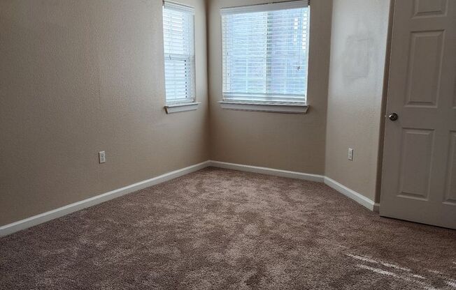 3 beds, 2 baths, 1,187 sqft, $1,520, Unit 4202