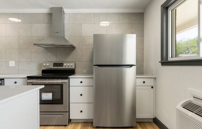 1 bed, 1 bath, 550 sqft, $895, Unit ONYX at 7th #9