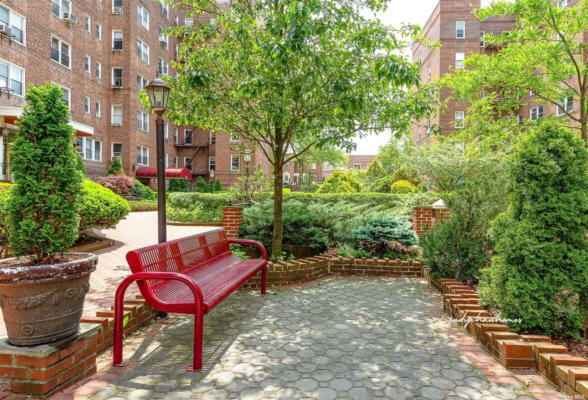 2 beds, 1 bath, $2,850, Unit E8