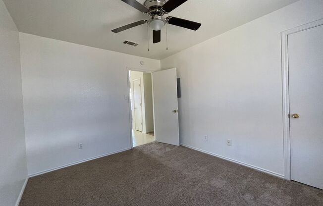 2 beds, 1 bath, 795 sqft, $750