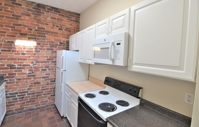 2 beds, 1 bath, 970 sqft, $4,075, Unit 63-6