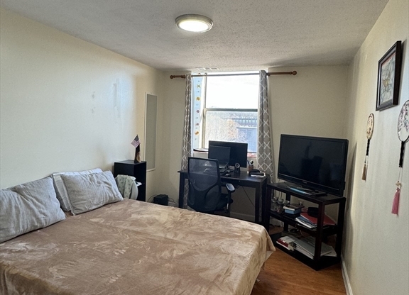 2 beds, 1 bath, 901 sqft, $1,900, Unit 403