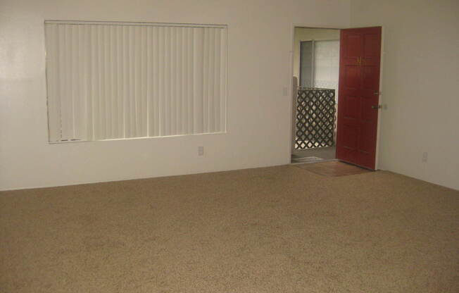 2 beds, 1 bath, $2,100, Unit G