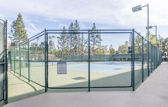 1 bed, 1 bath, 610 sqft, $2,095, Unit 5500 Owensmouth Ave #216