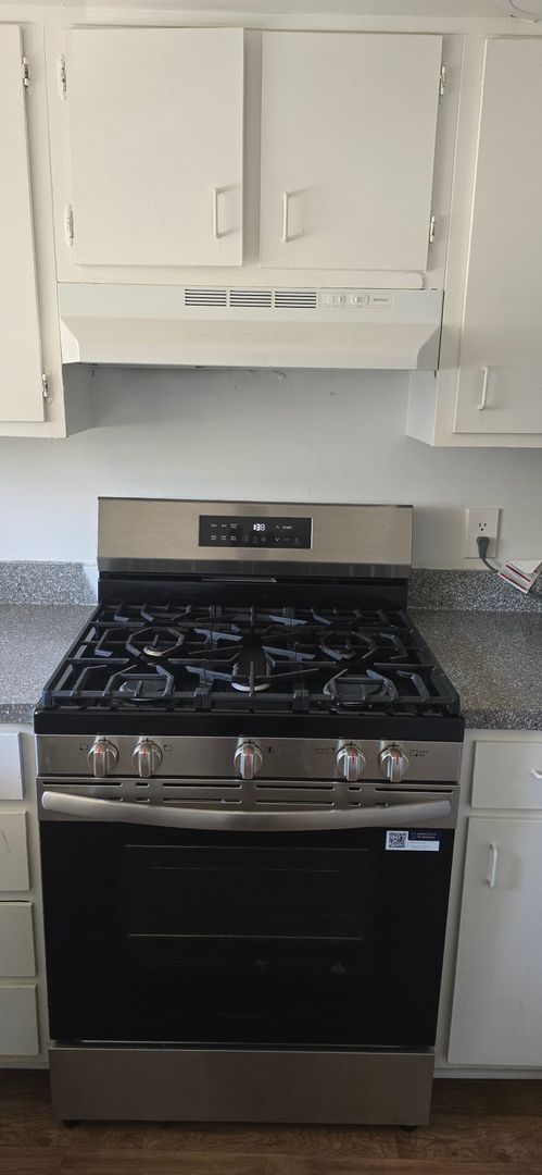 2 beds, 1 bath, 750 sqft, $1,100, Unit 110