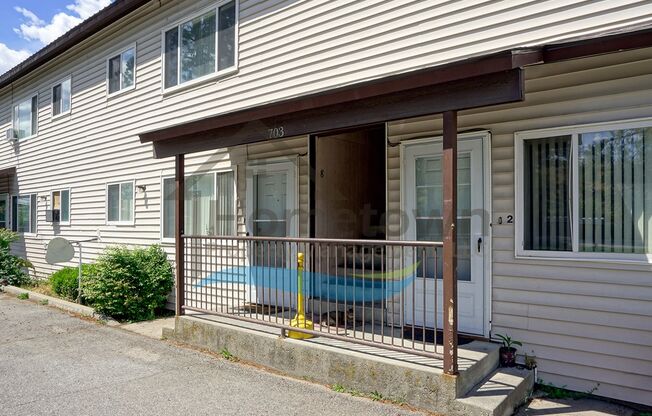 2 beds, 1 bath, $1,200, Unit 2