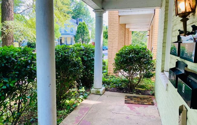 4 N. Dooley Ave