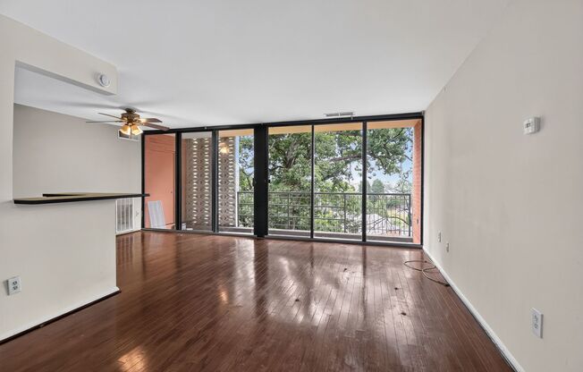 Light-filled 1Bd/1Bth in West End Condos in Alexandria!