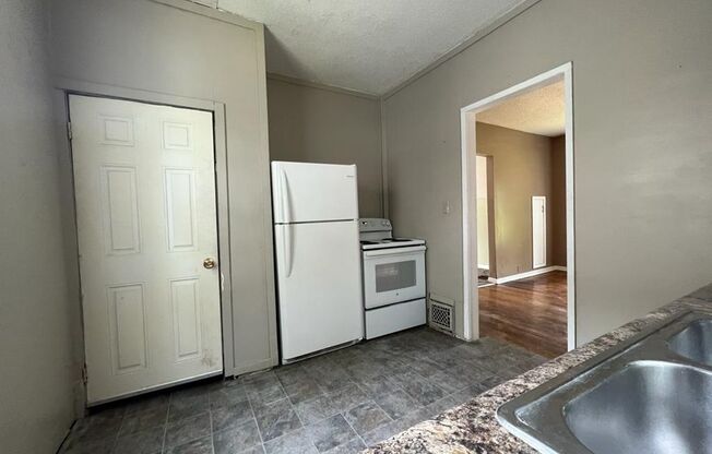 2 beds, 1 bath, $1,200