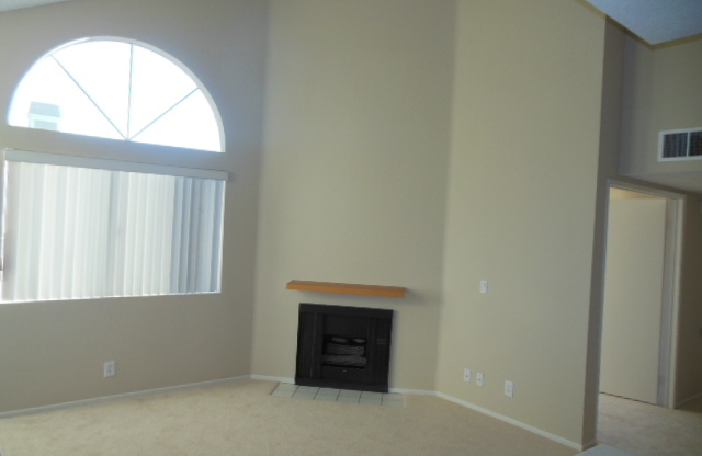 Greenbrier: Upper Level 2 Bedroom 2 Bath Condo